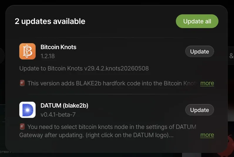 The Umbrel updates dialog offering Bitcoin Knots 1.2.18, "Update to Bitcoin Knots v29.4.2.knots20260508", above DATUM (blake2b) v0.4.1-beta-7